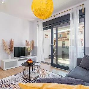  Apartment M****, New + Parking